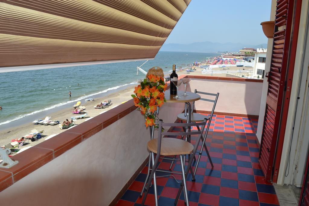 Casa Vacanze Dei Navigatori On The Sea Pontecagnano Extérieur photo