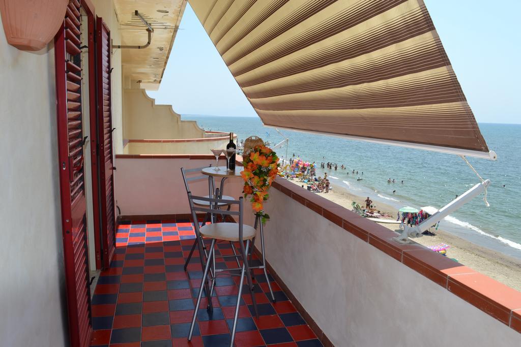 Casa Vacanze Dei Navigatori On The Sea Pontecagnano Extérieur photo